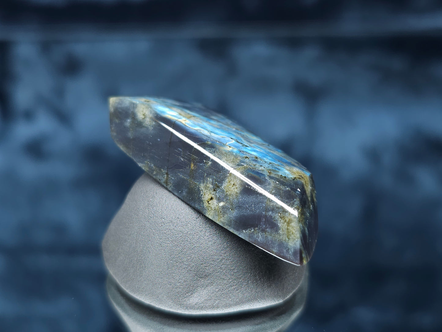 #44090 Labradorite