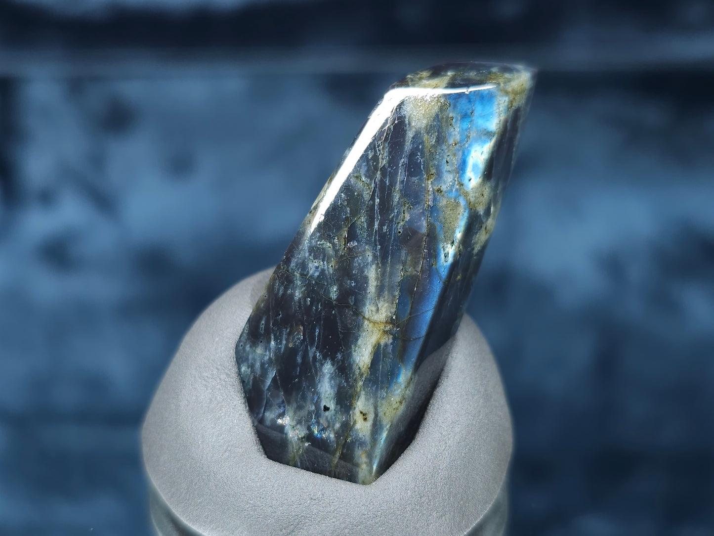 #44090 Labradorite