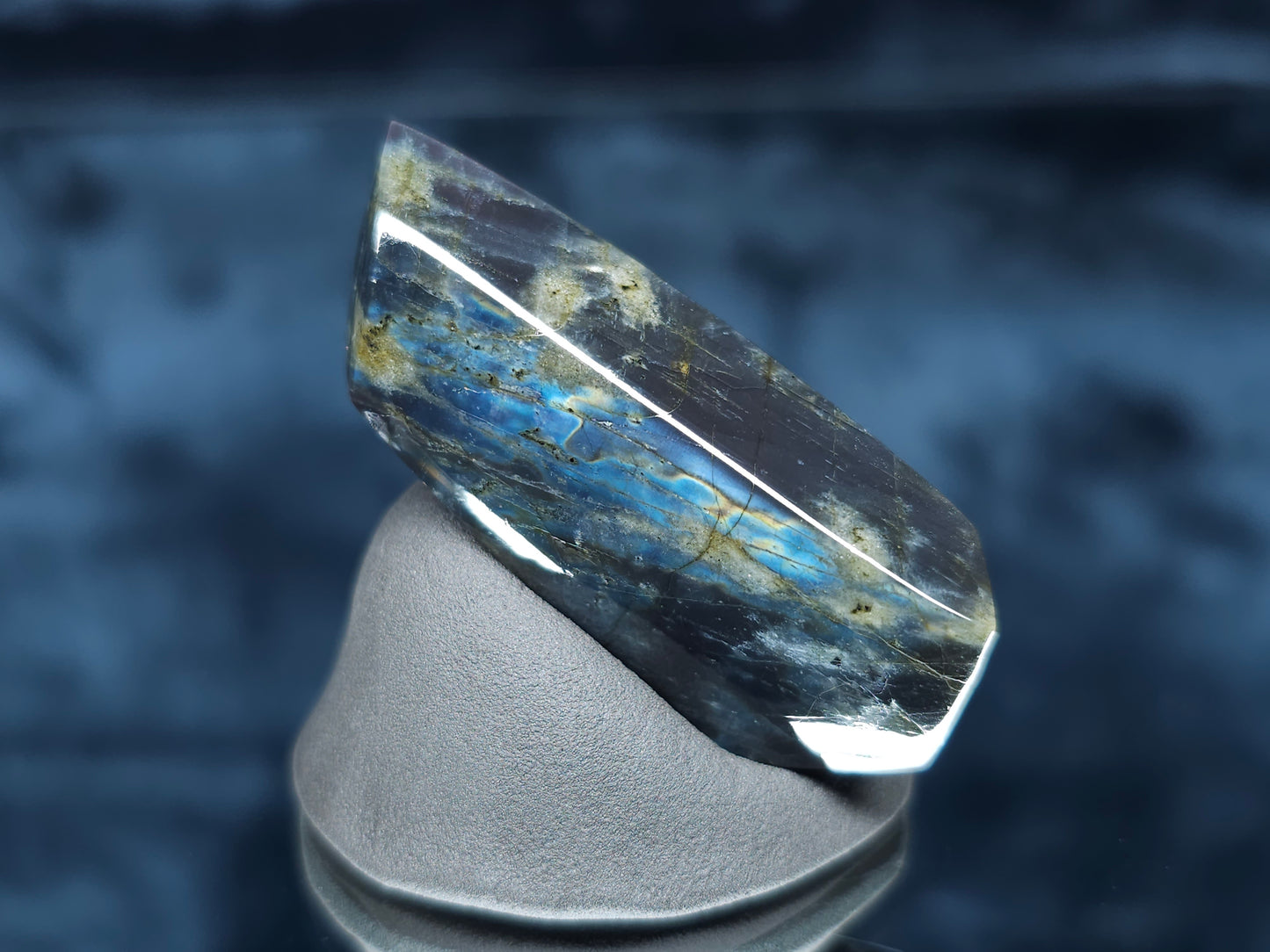 #44090 Labradorite