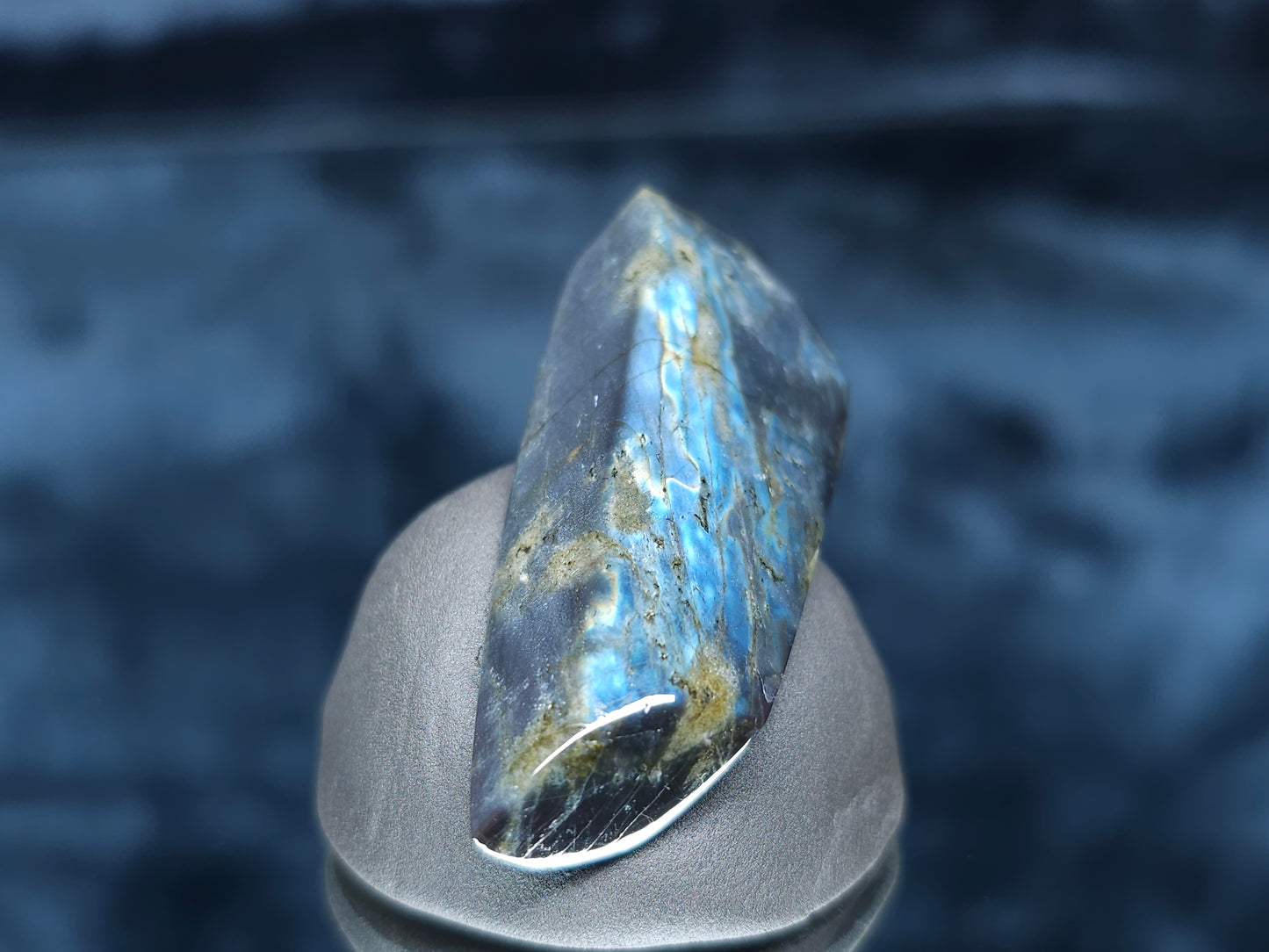 #44090 Labradorite