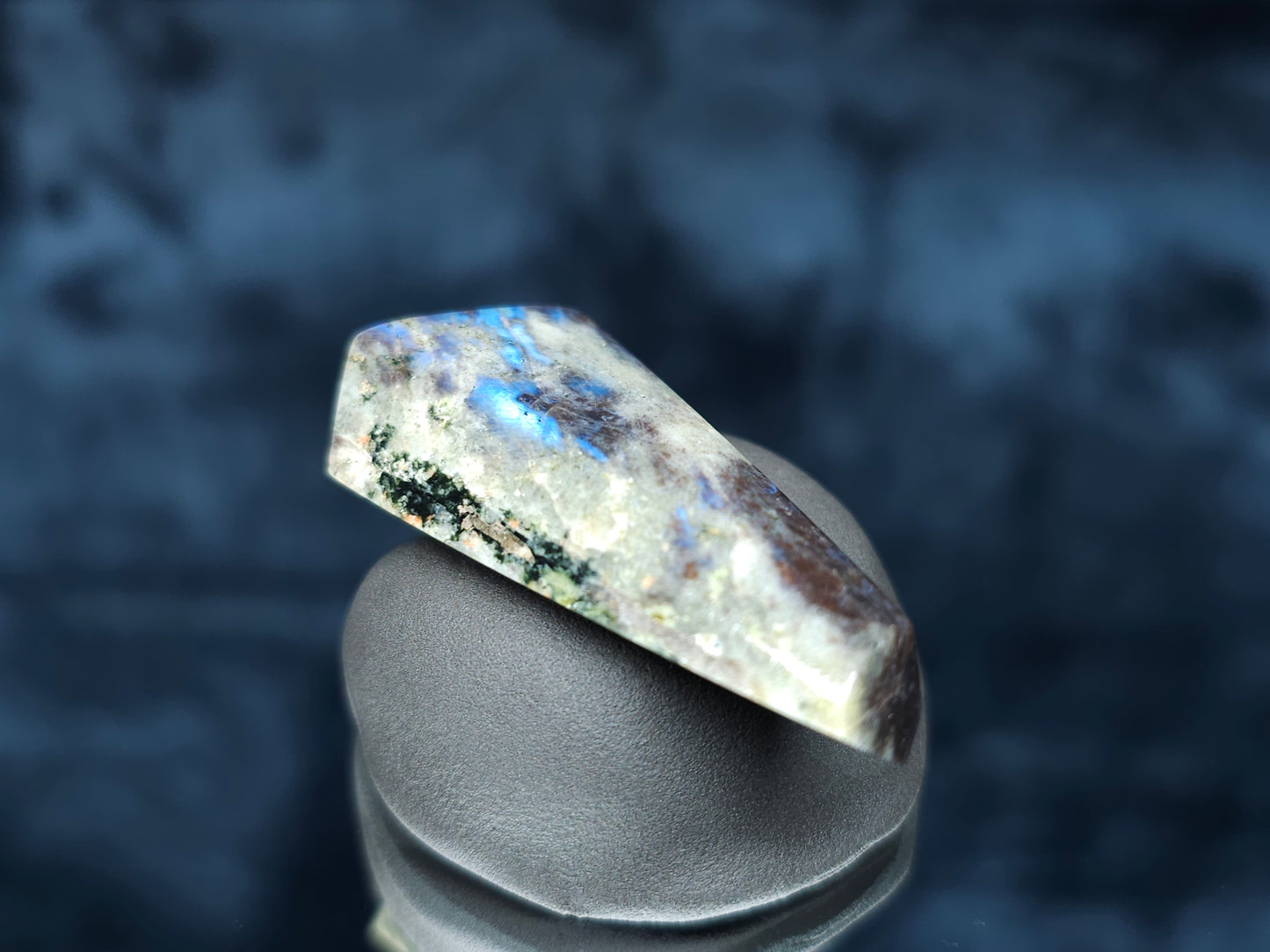 #44093 Labradorite