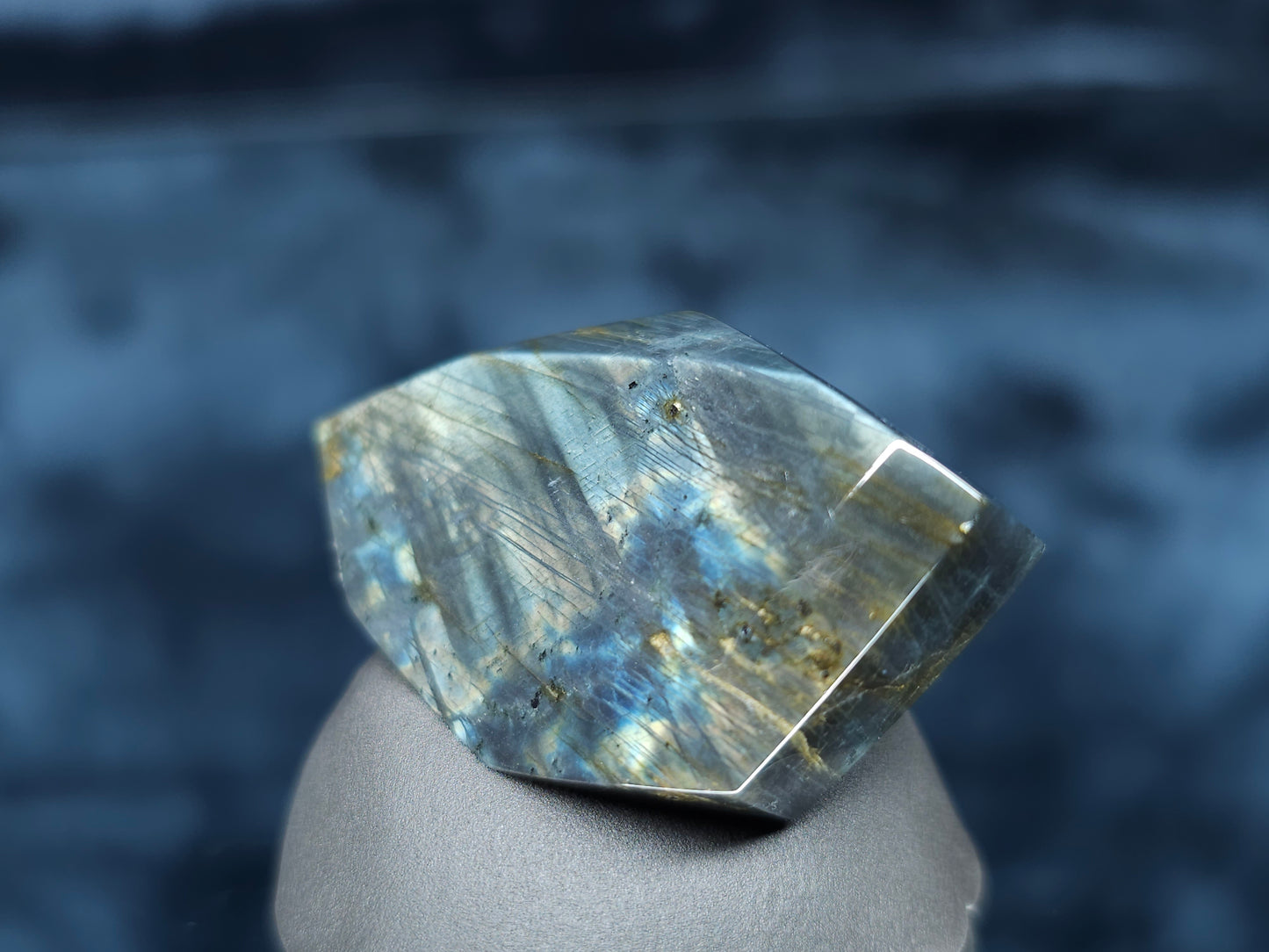 #44095 Labradorite