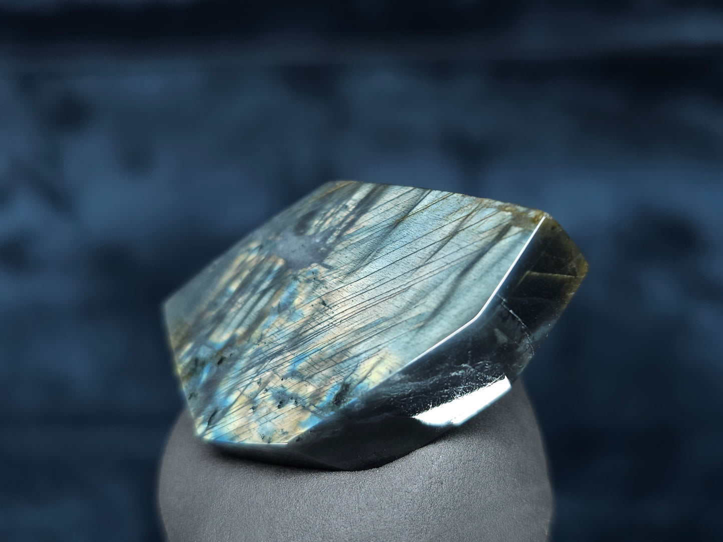 #44095 Labradorite