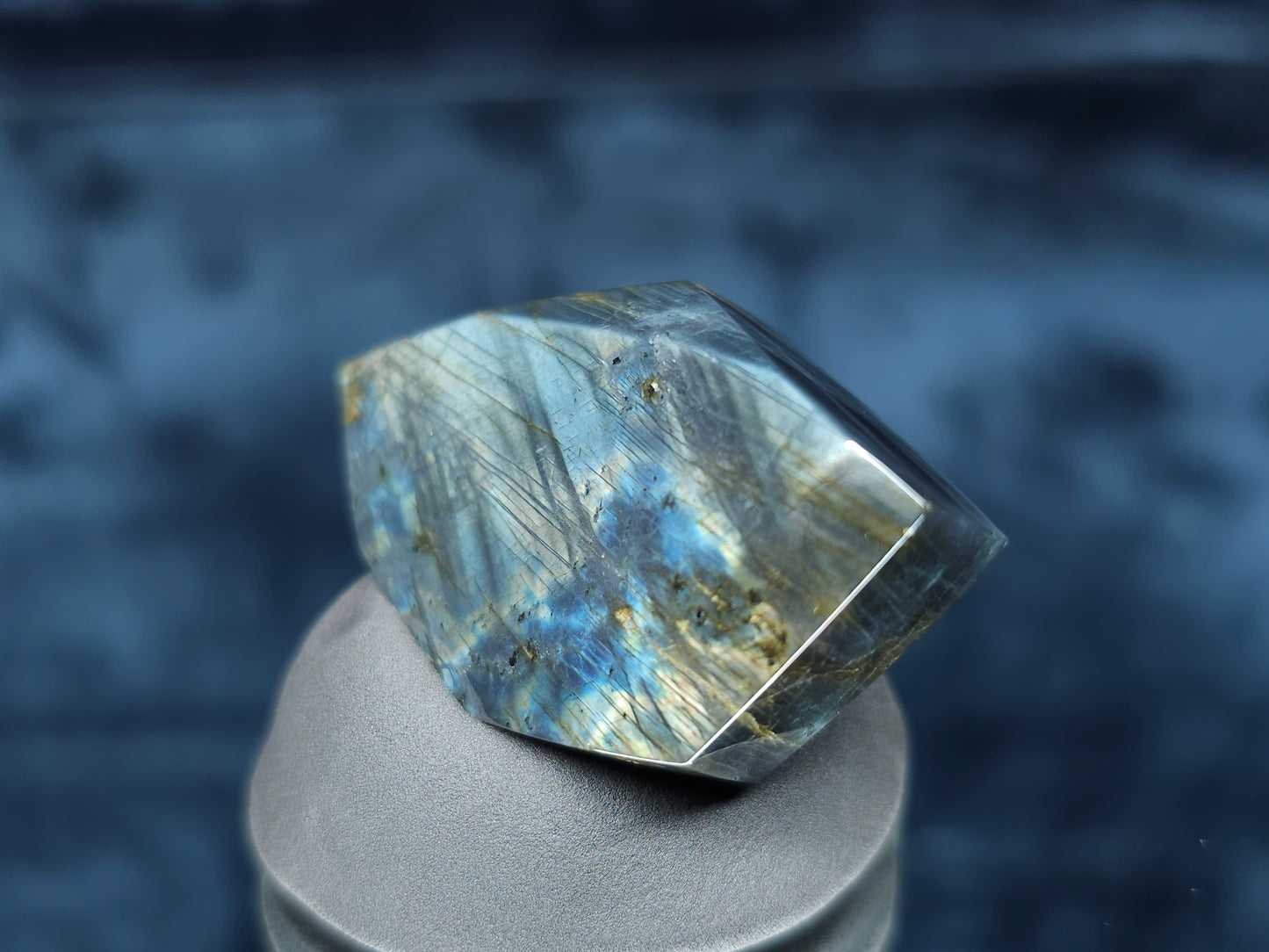 #44095 Labradorite