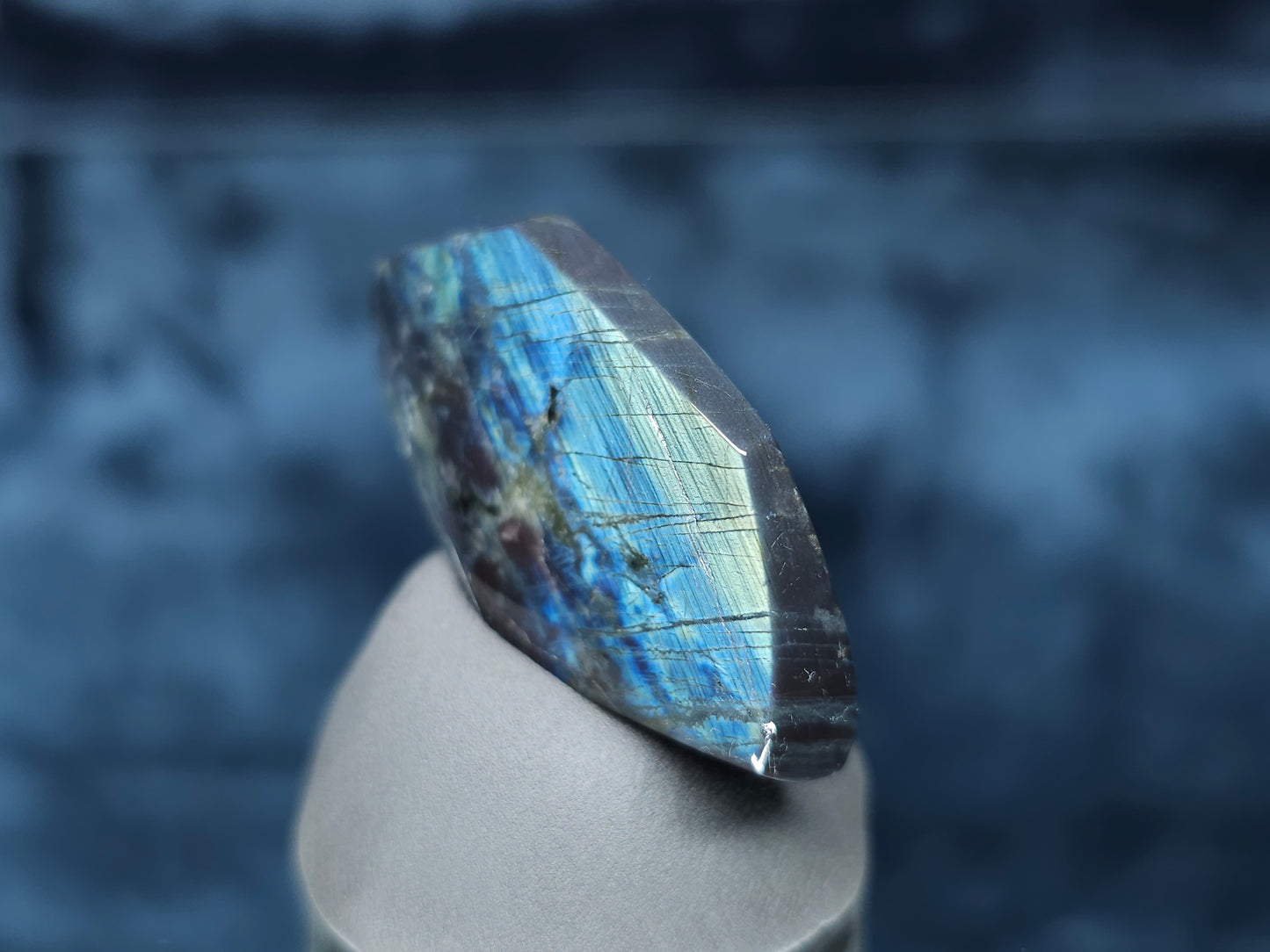 #44097 Labradorite