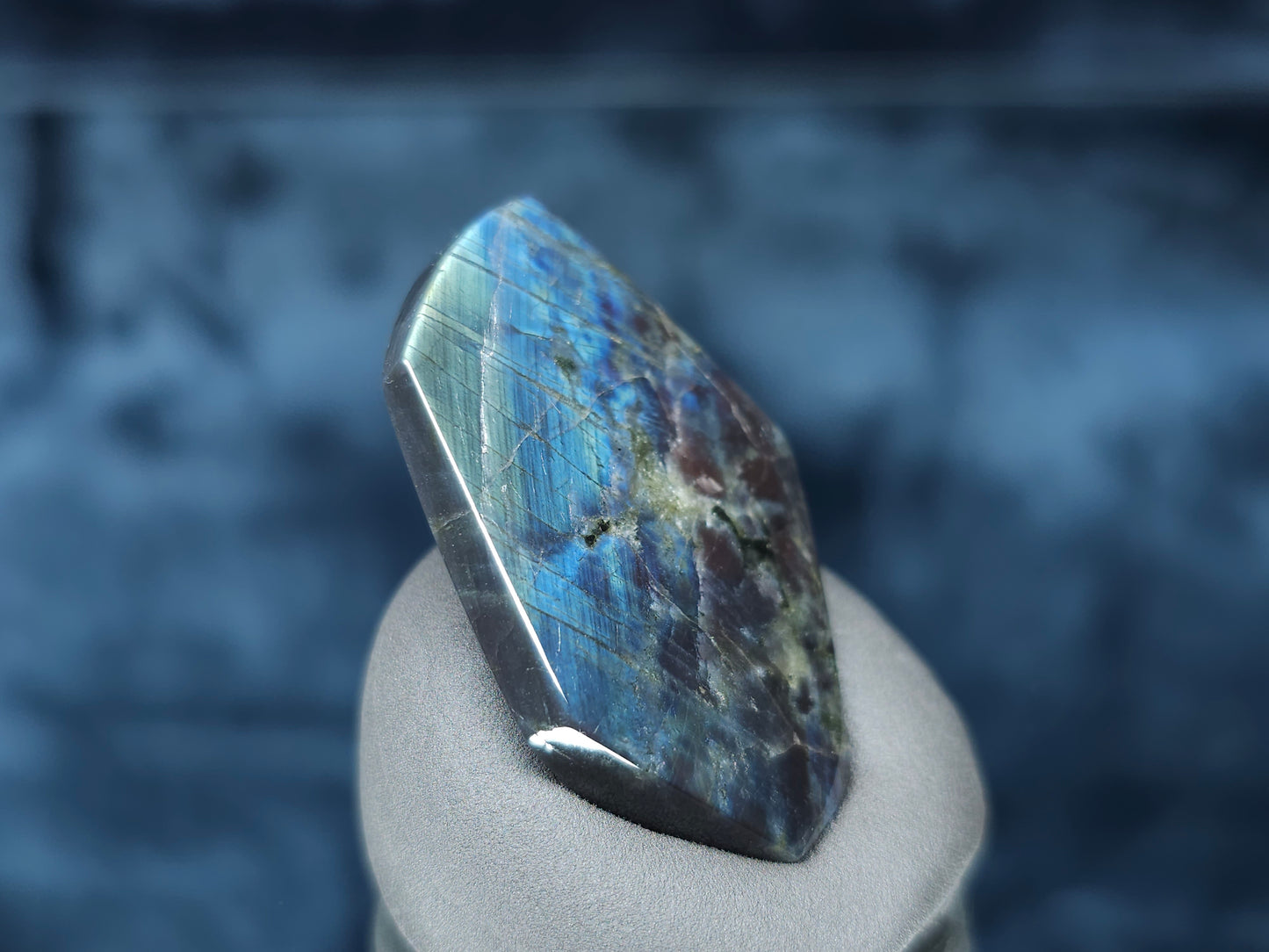 #44097 Labradorite