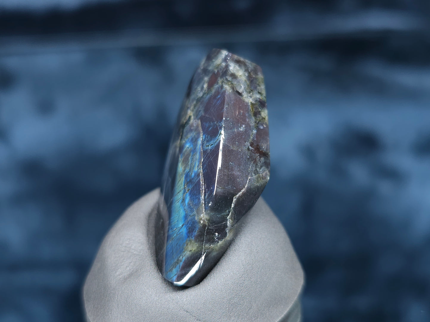 #44097 Labradorite