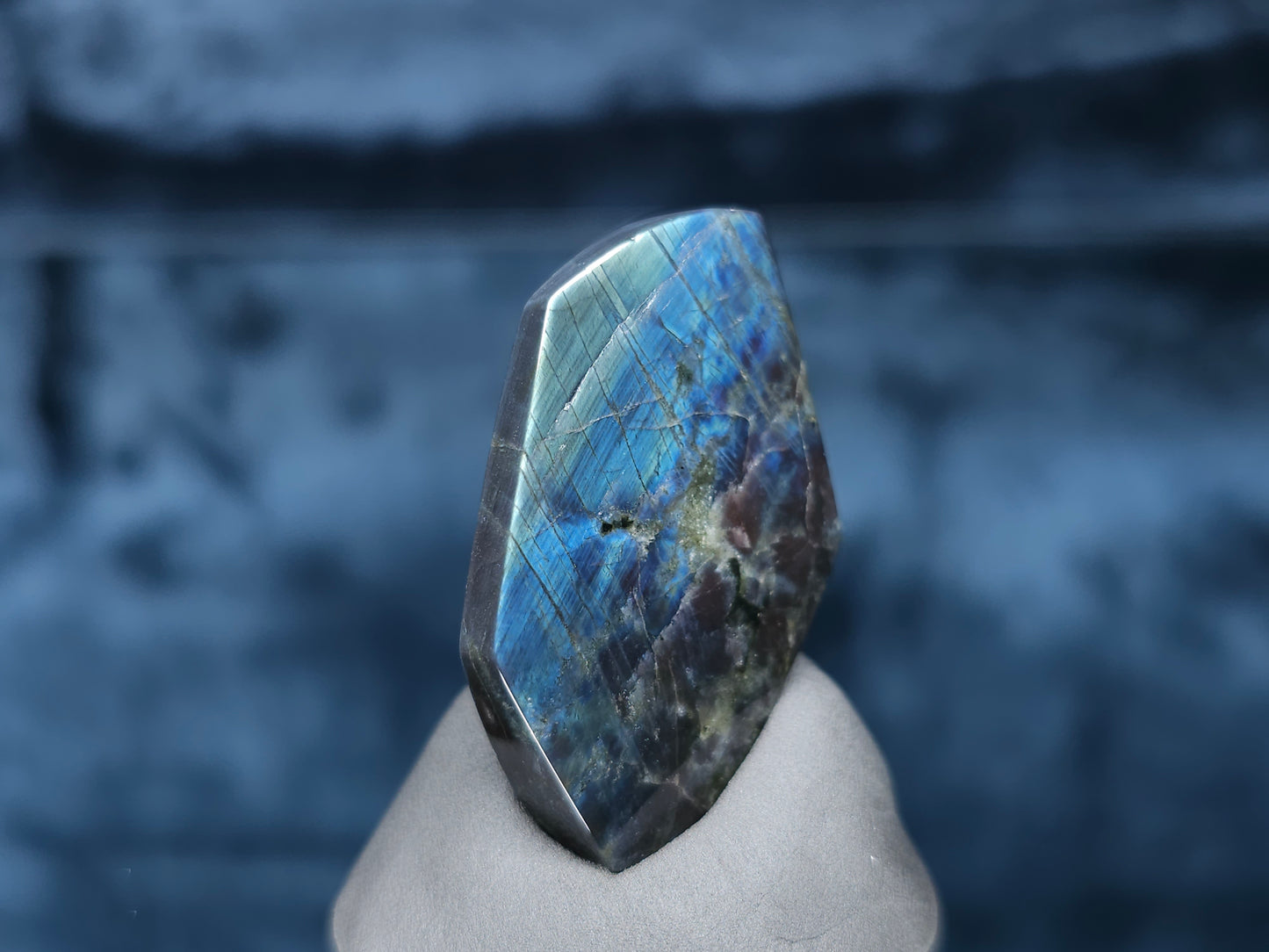 #44097 Labradorite