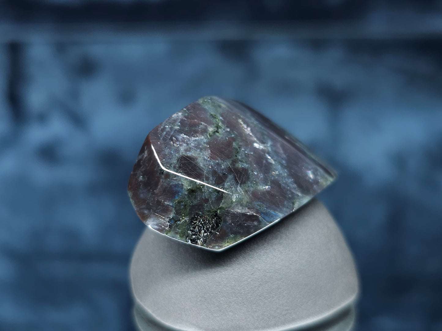 #44099 Labradorite