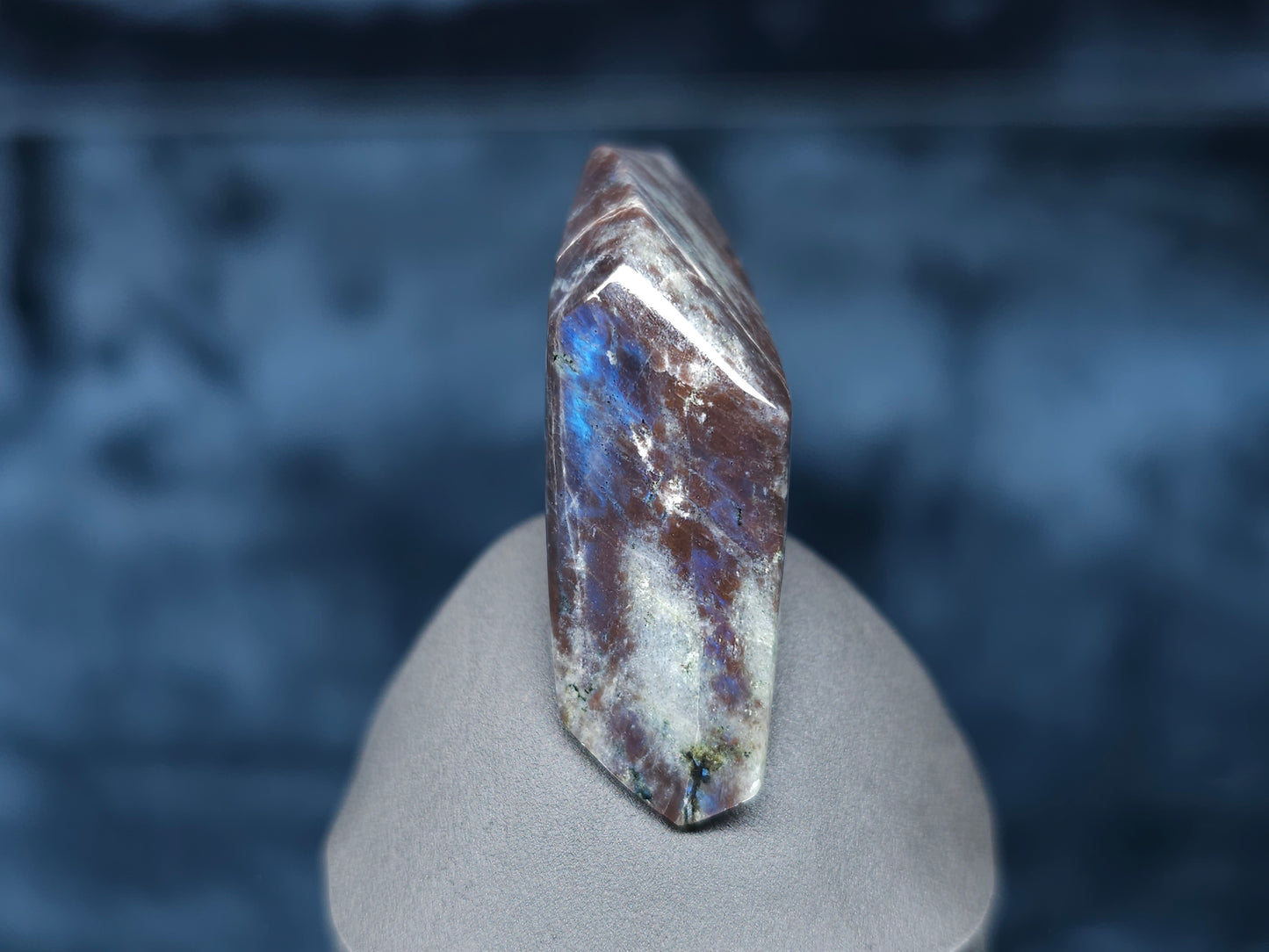 #44100 Labradorite