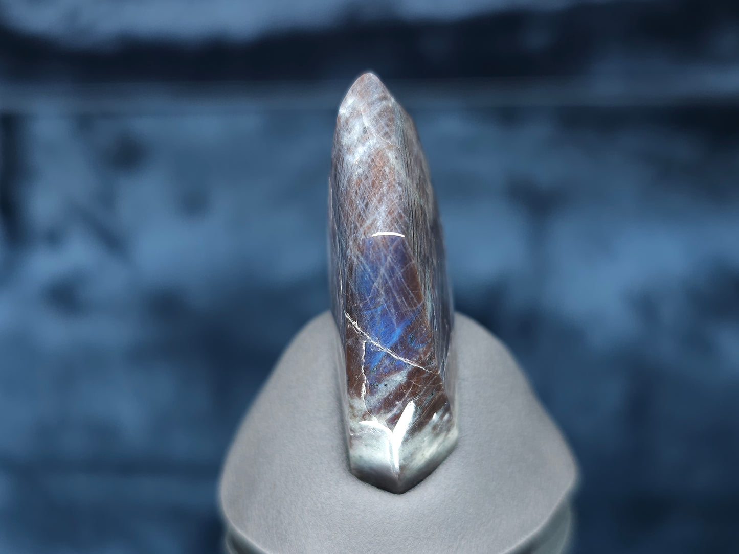 #44100 Labradorite