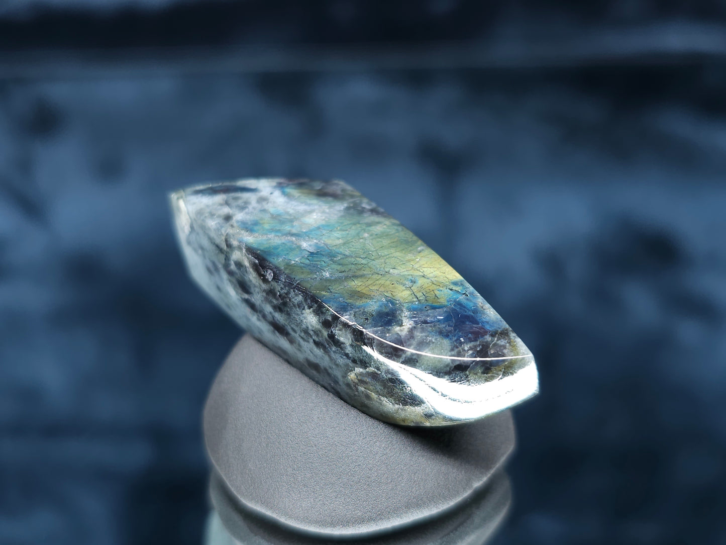 #44102 Labradorite