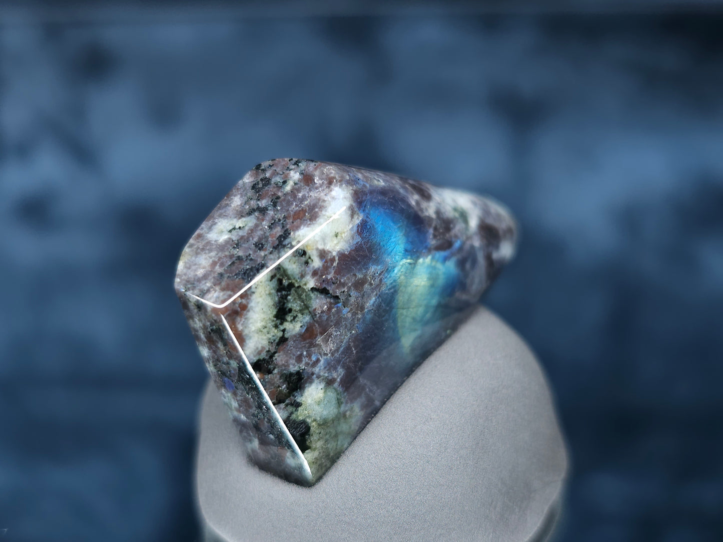 #44104 Labradorite