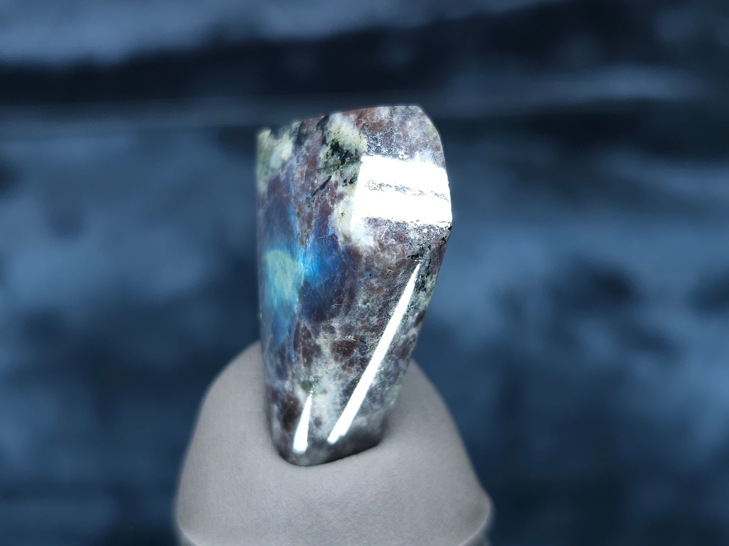 #44104 Labradorite