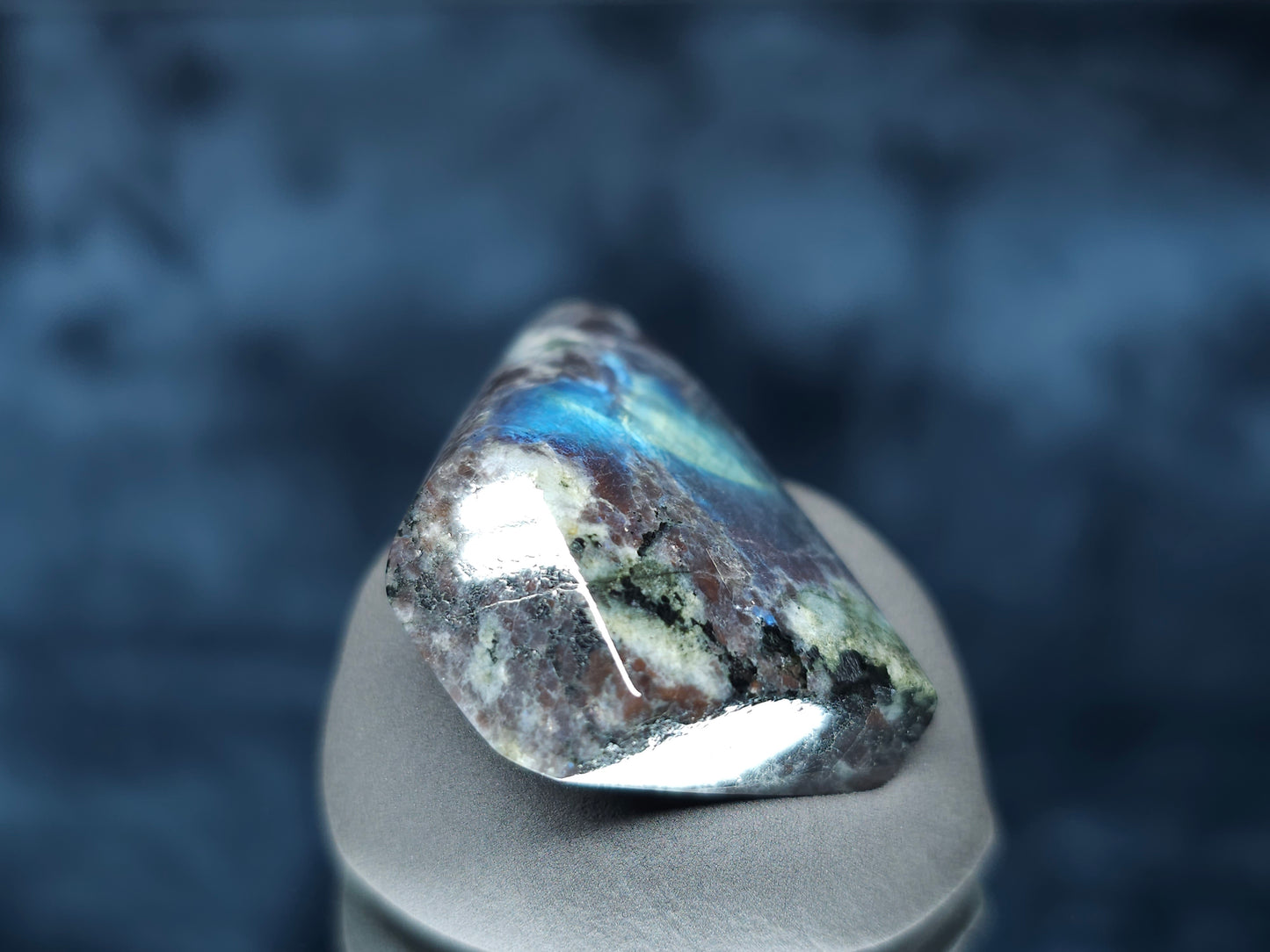 #44104 Labradorite