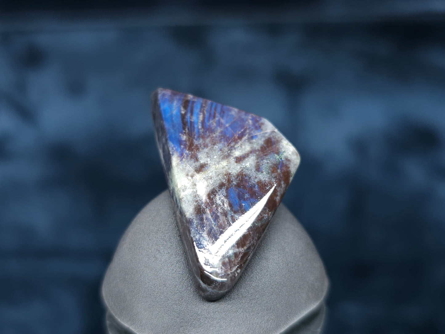 #44108 Labradorite