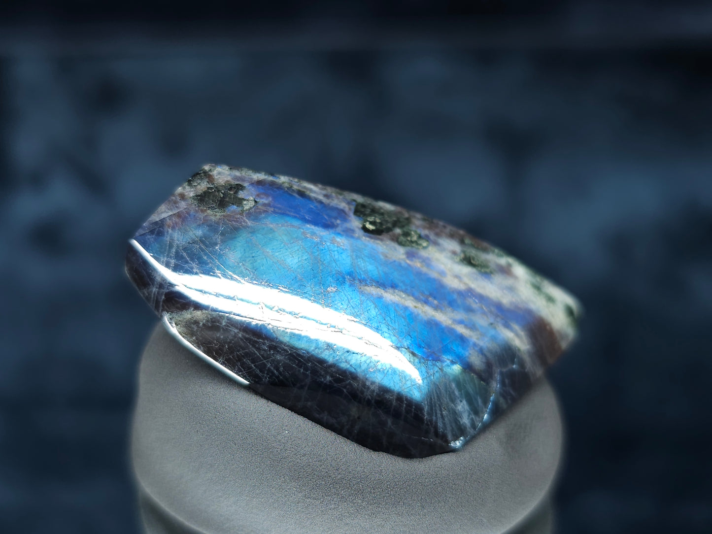 #44109 Labradorite