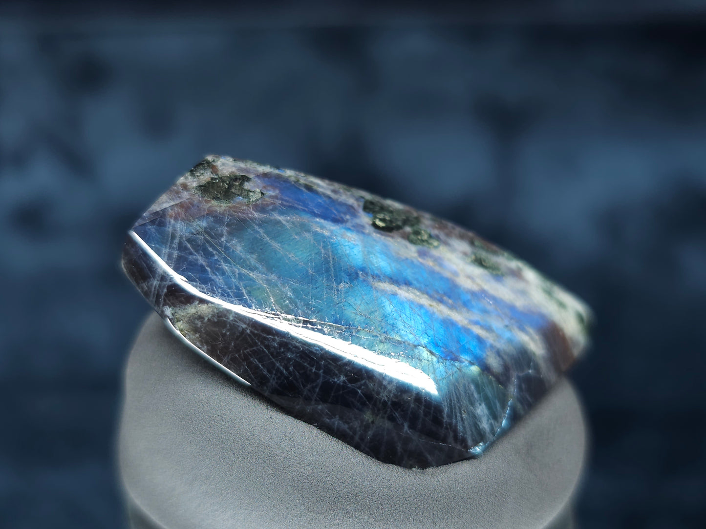 #44109 Labradorite