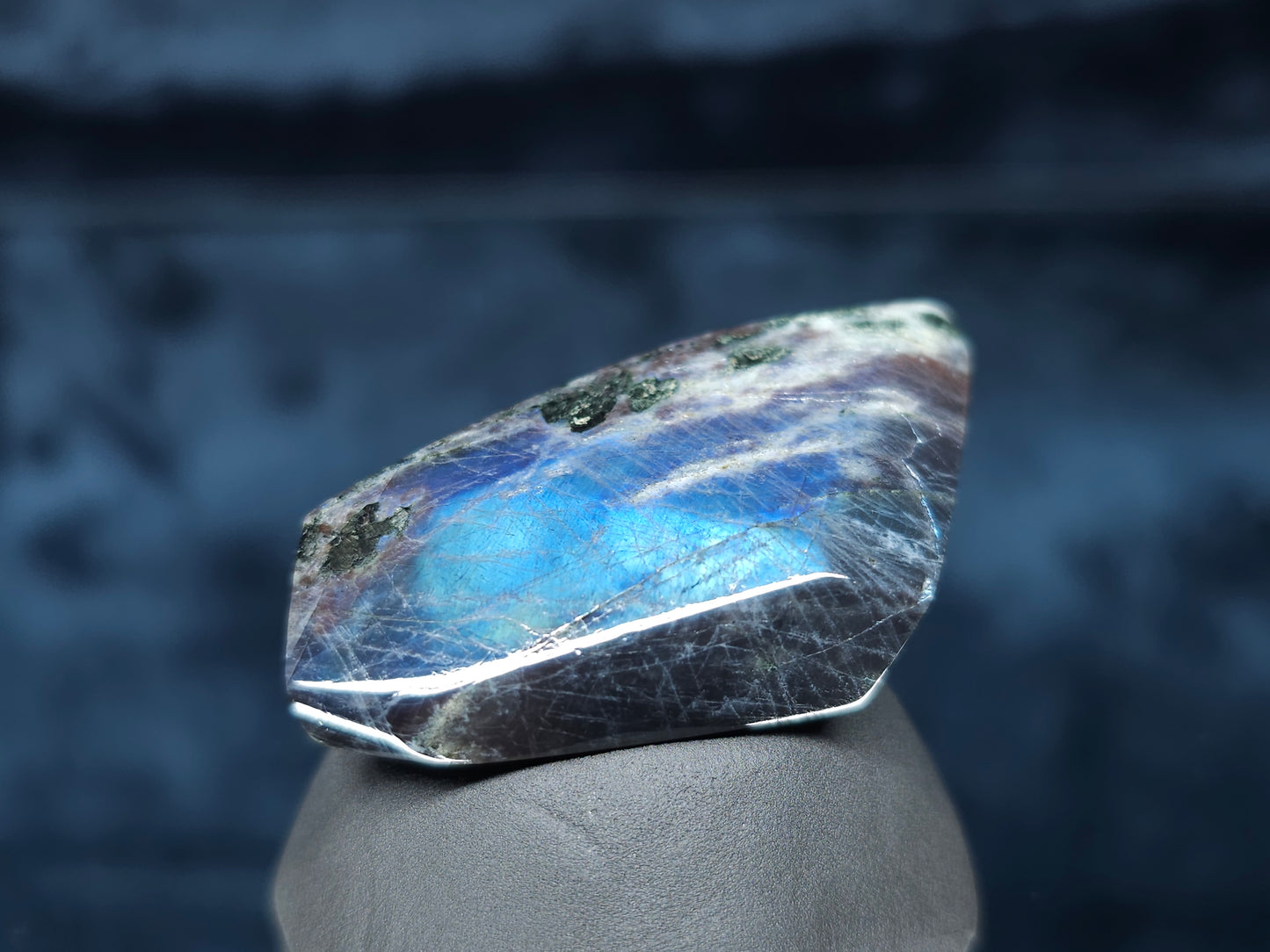 #44109 Labradorite