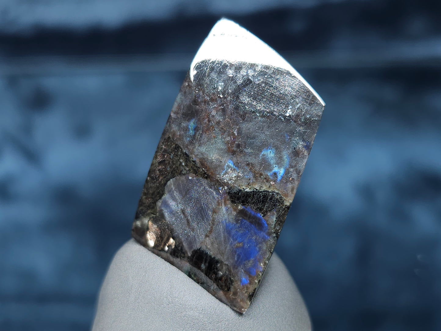 #44110 Labradorite