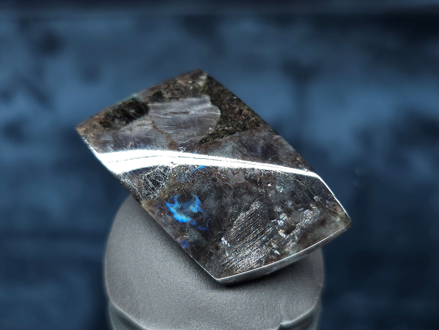 #44110 Labradorite