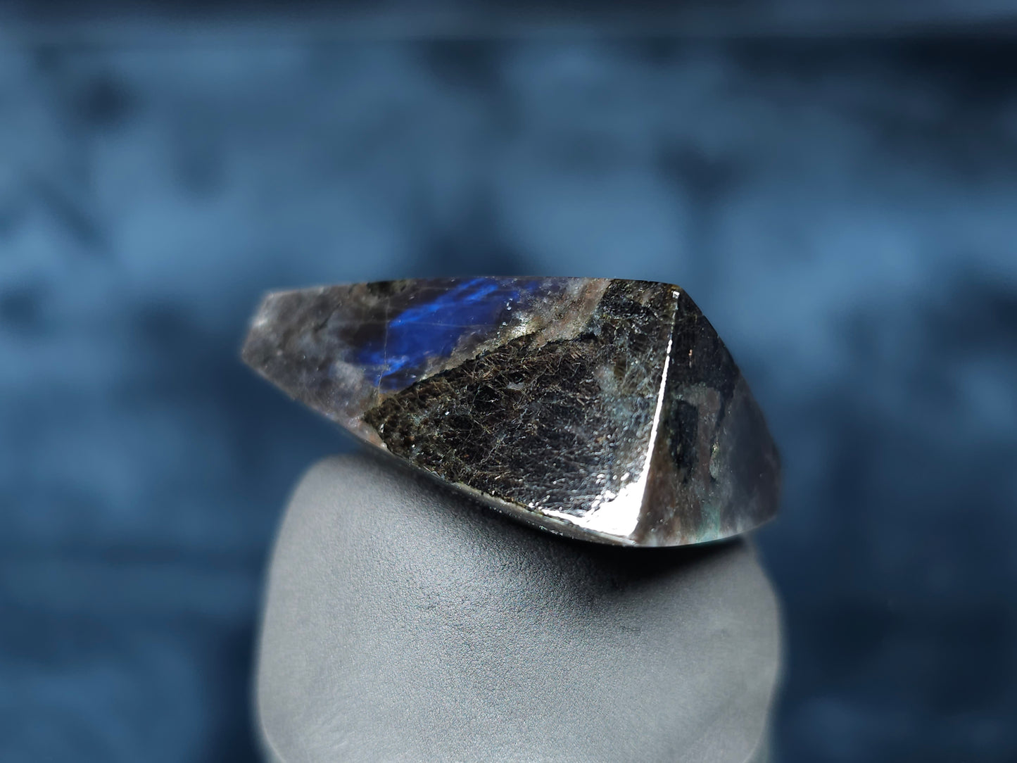 #44110 Labradorite