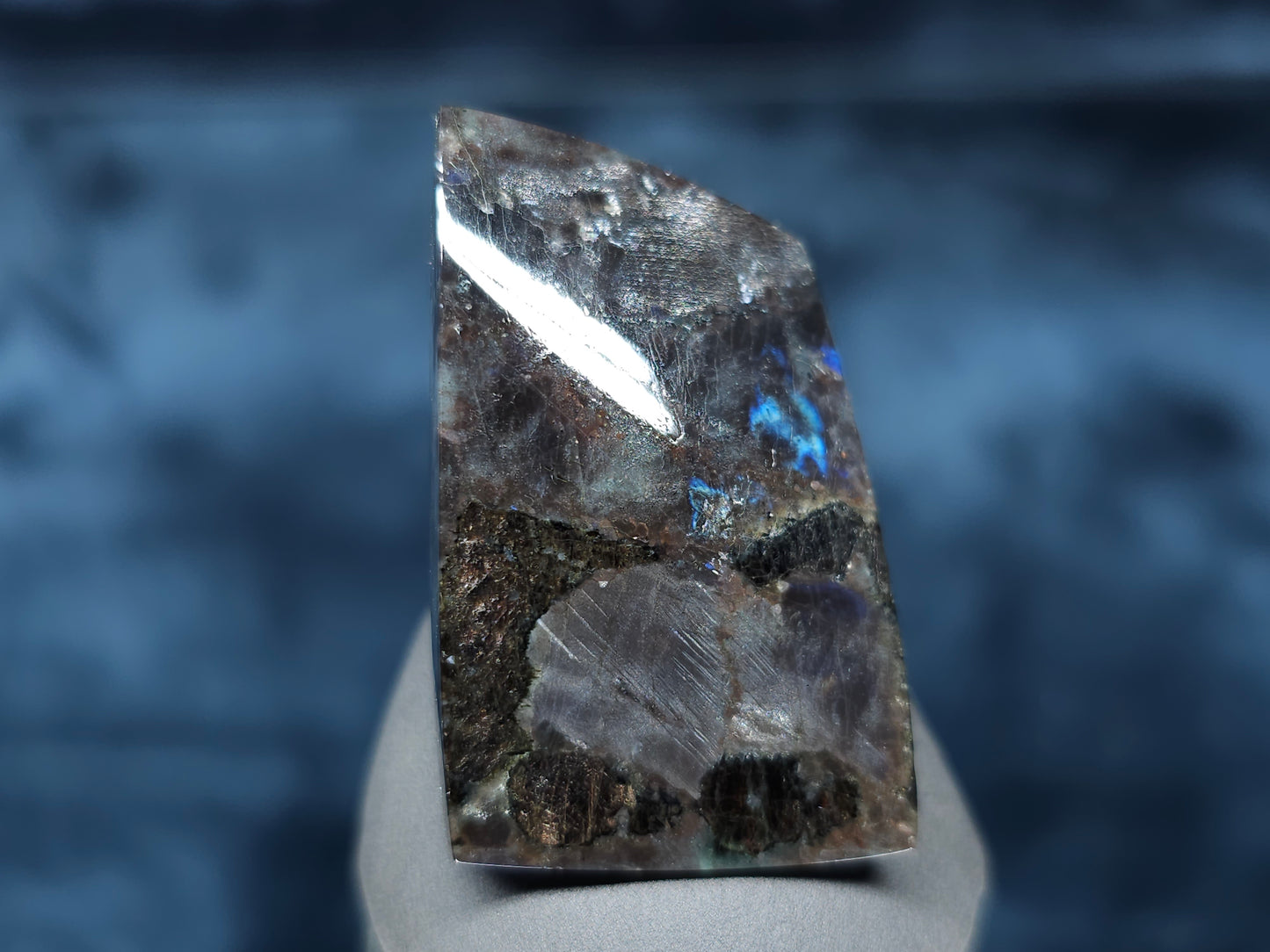 #44110 Labradorite