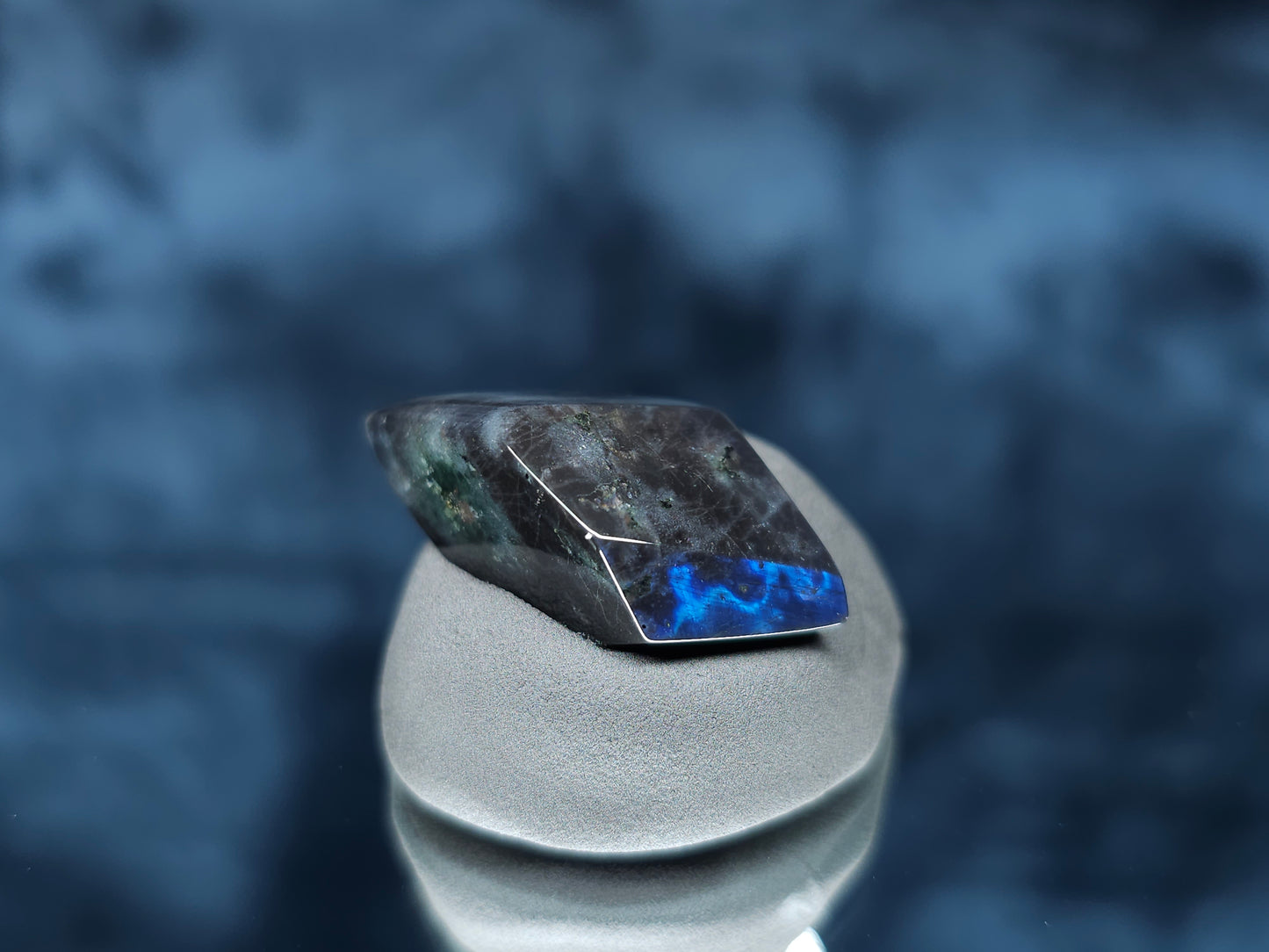 #44111 Labradorite