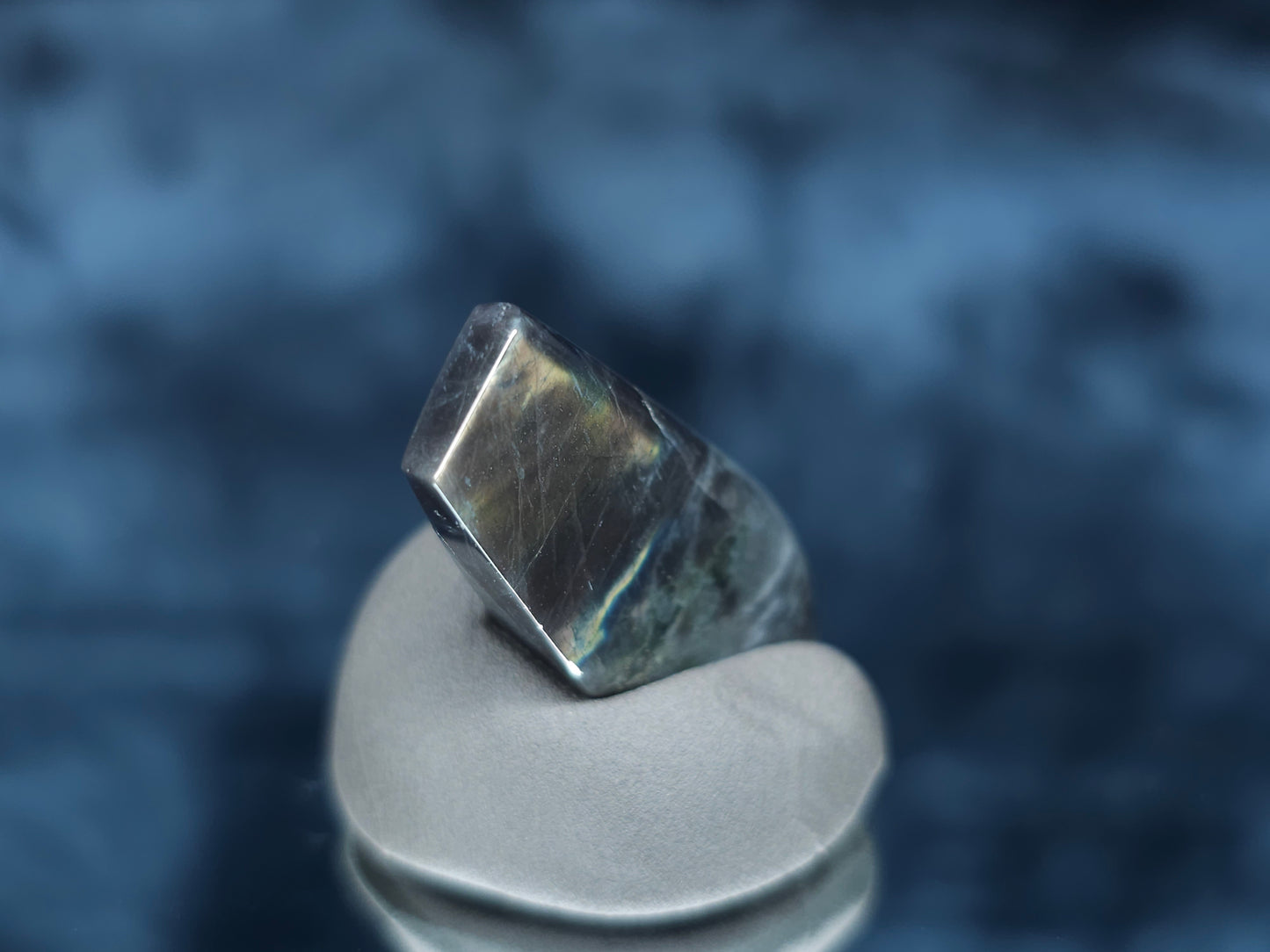 #44112 Labradorite