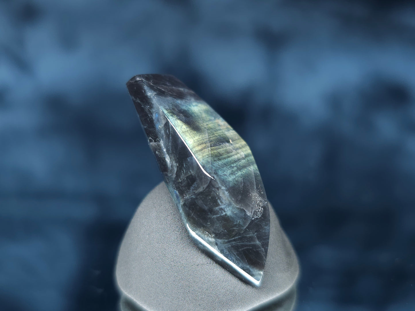 #44112 Labradorite