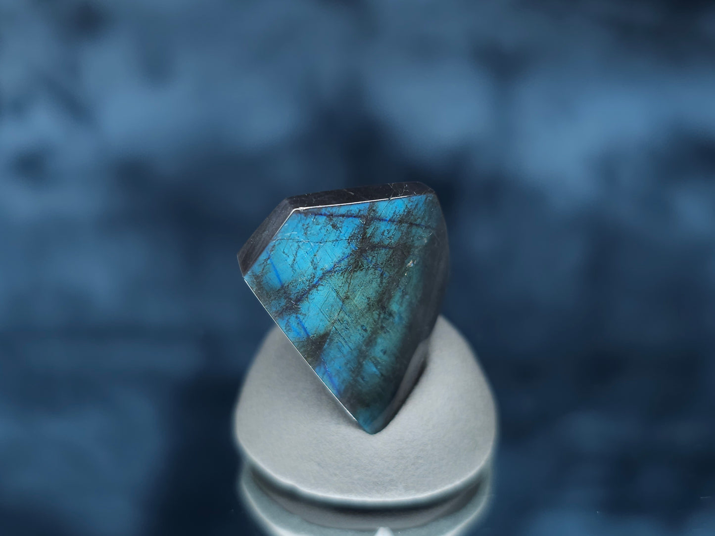 #44115 Labradorite