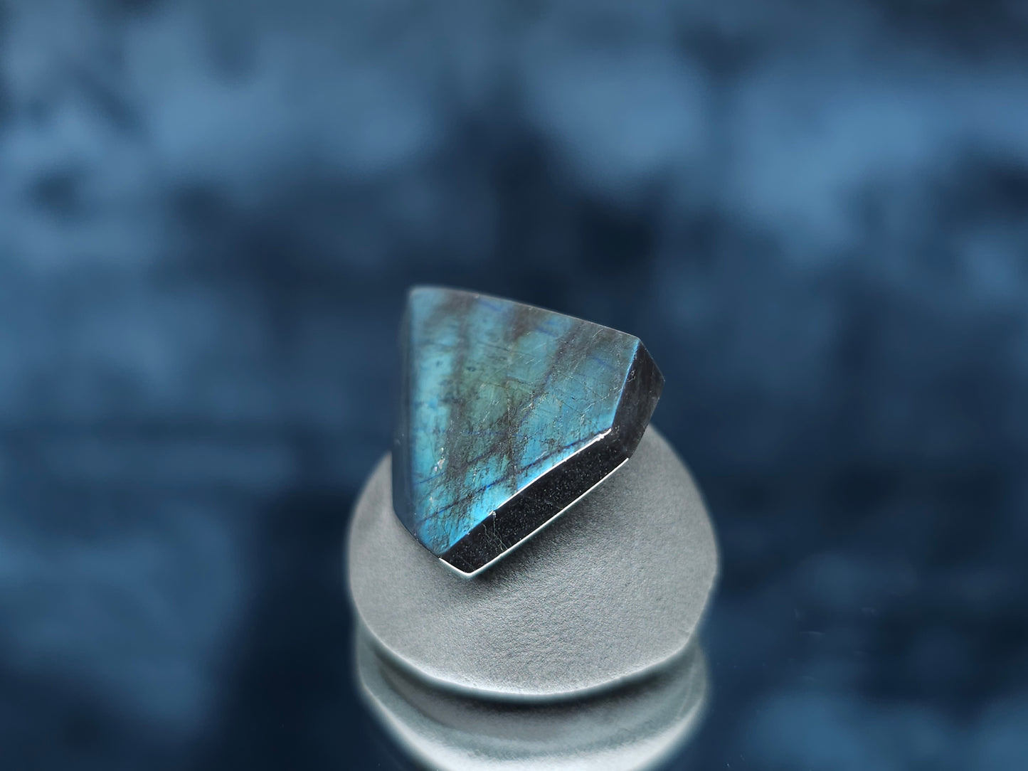 #44115 Labradorite