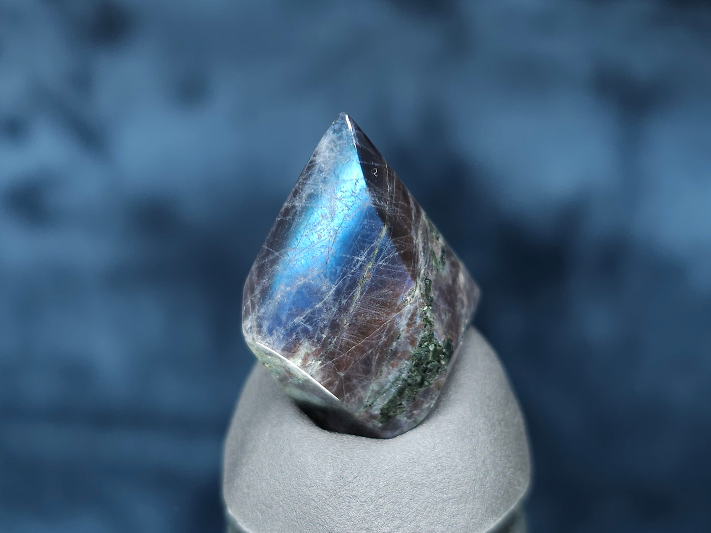 #44126 Labradorite