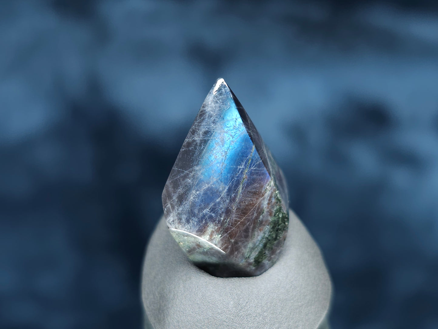 #44126 Labradorite