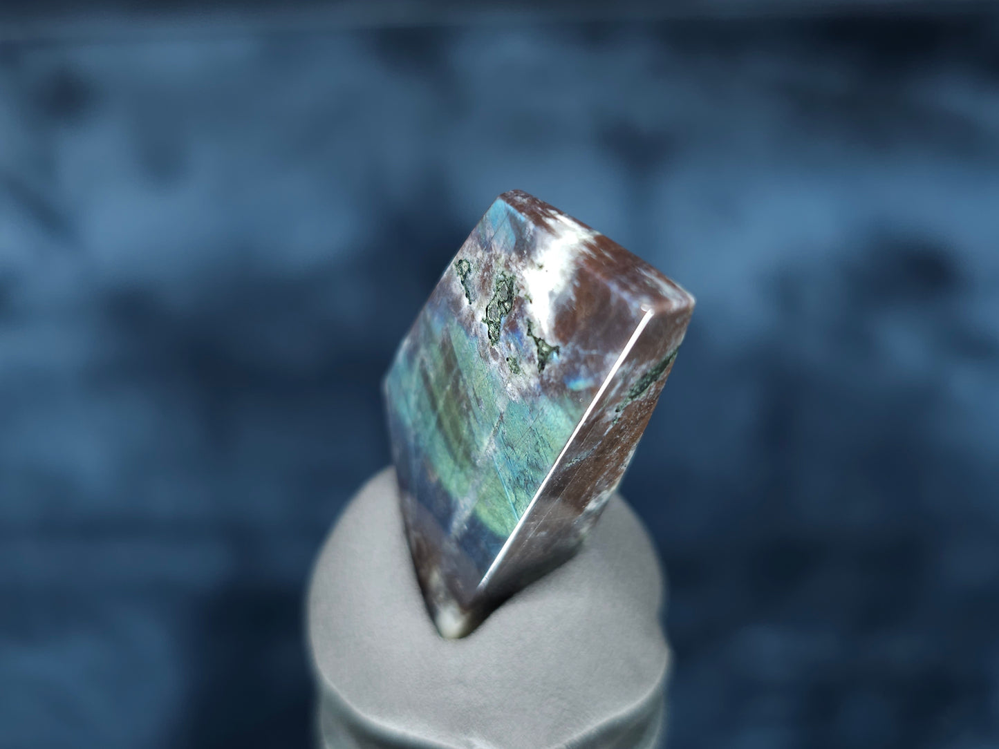 #44128 Labradorite