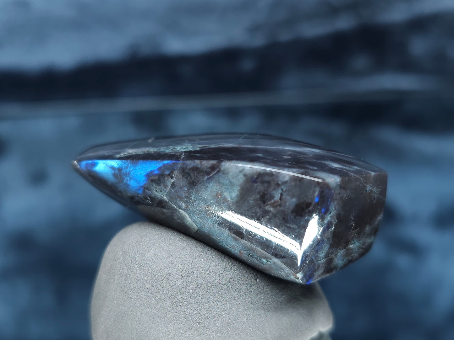 #44001 Labradorite