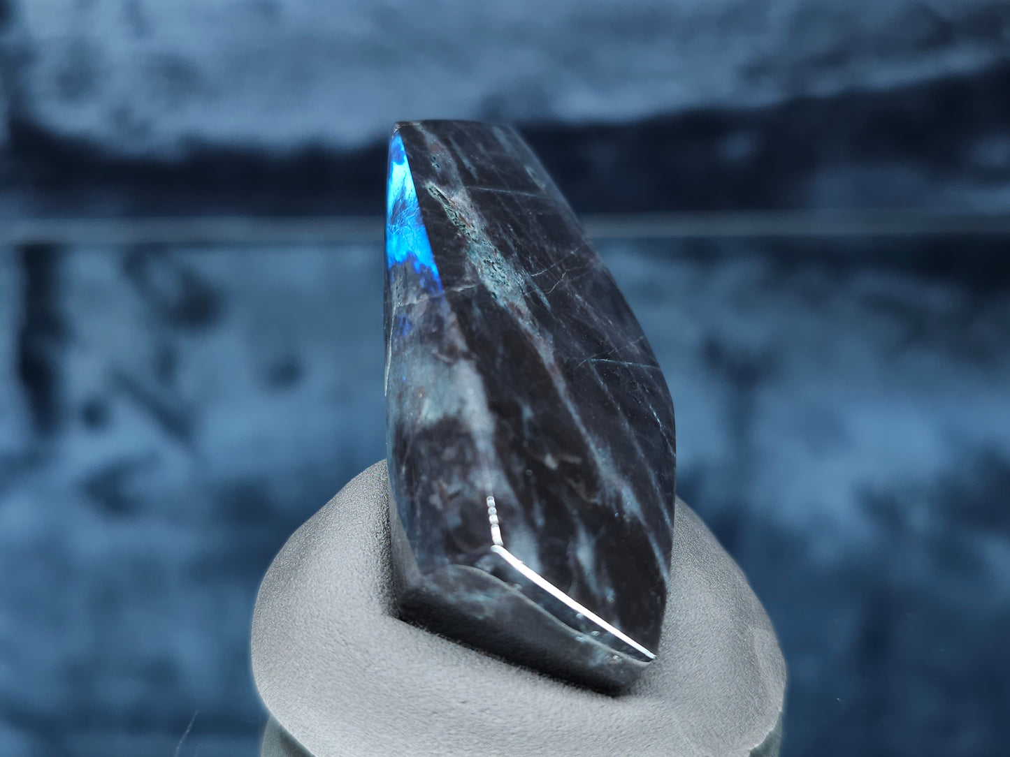 #44001 Labradorite