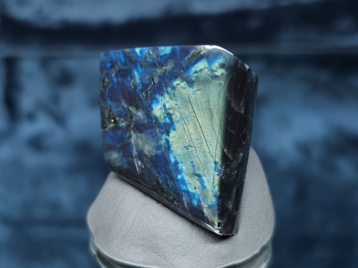 #44002 Labradorite