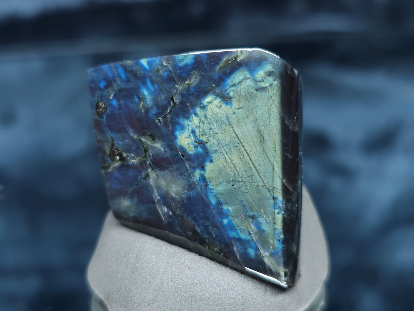 #44002 Labradorite