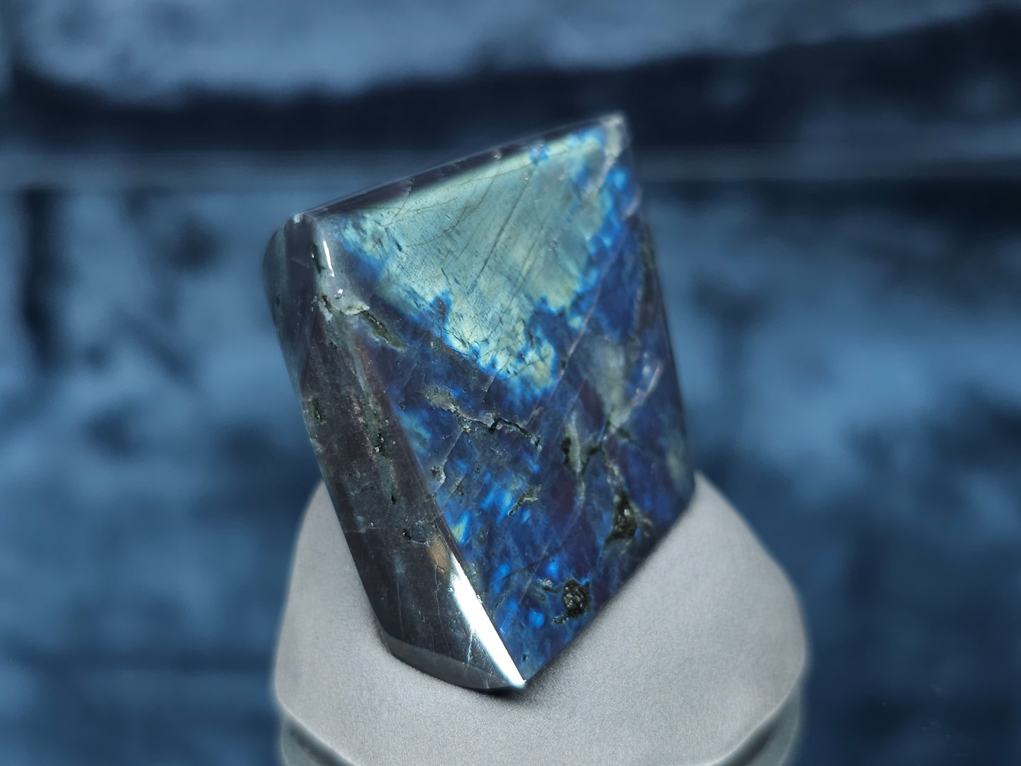 #44002 Labradorite