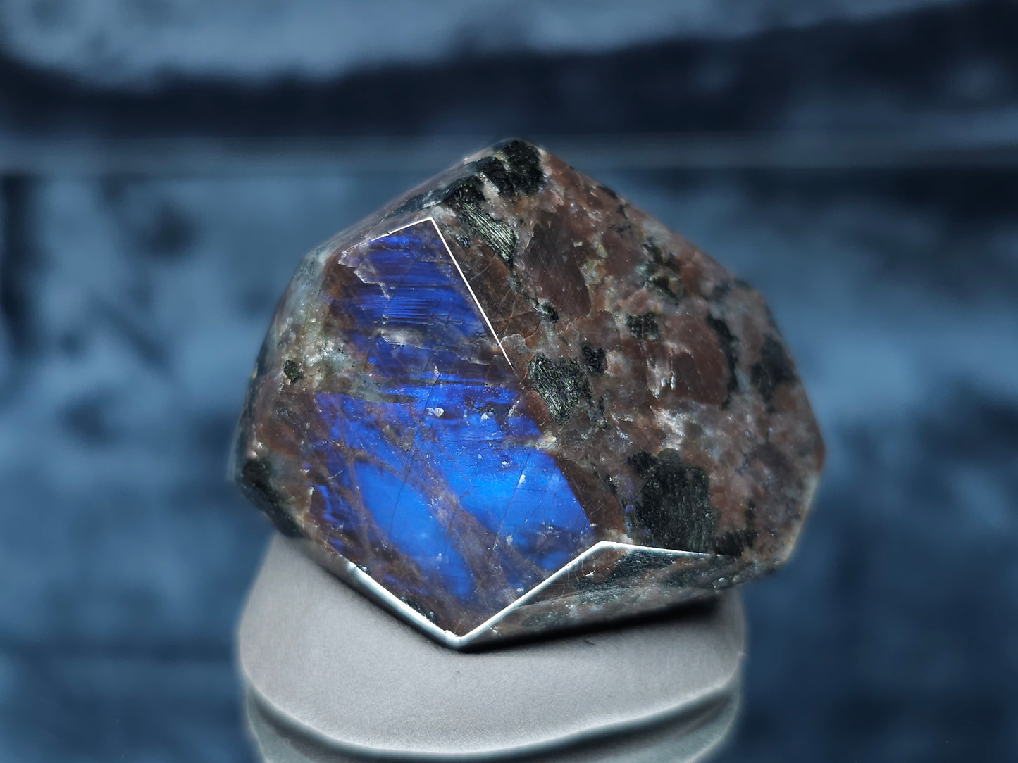 #44003 Labradorite