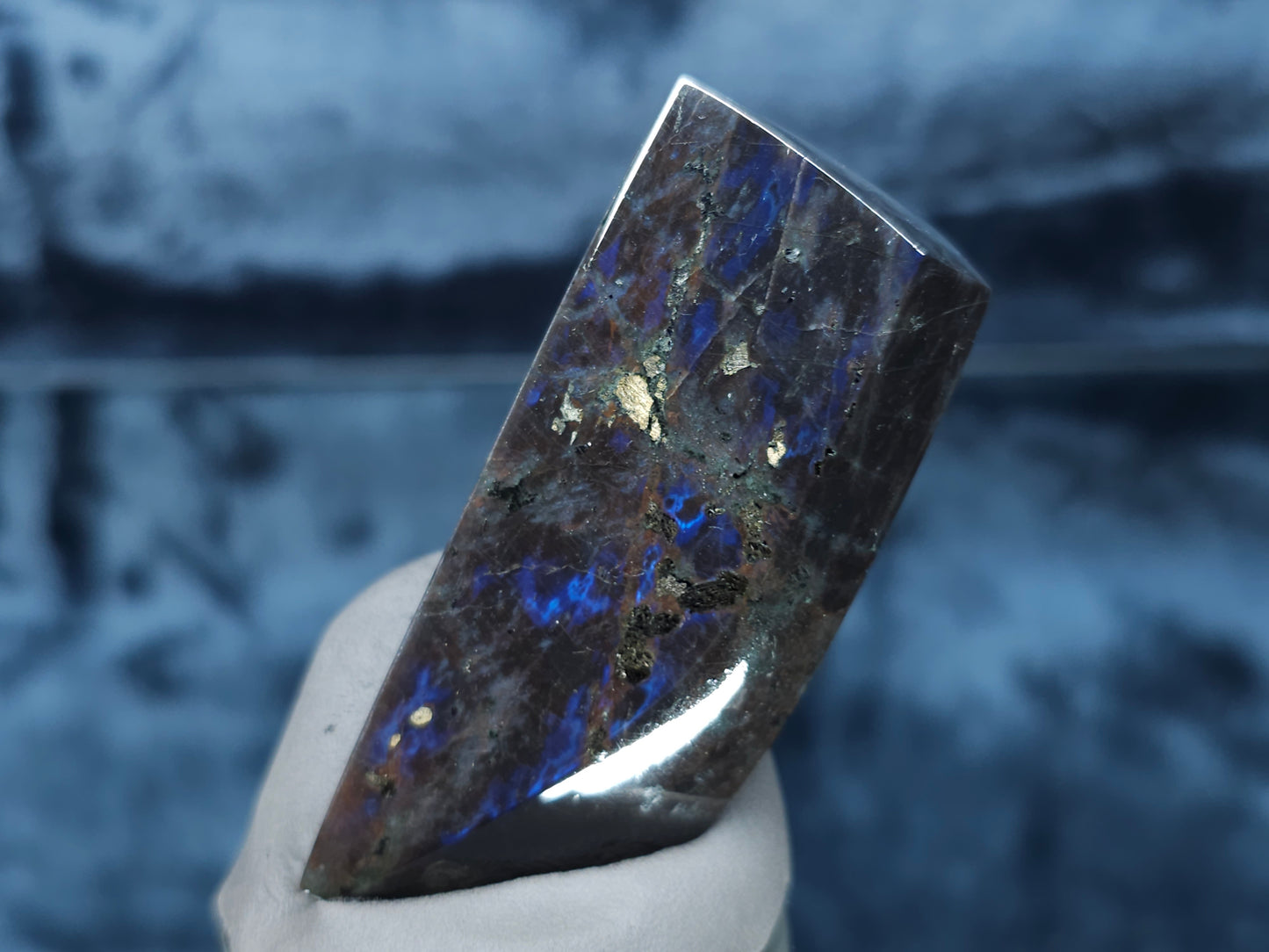 #44004 Labradorite