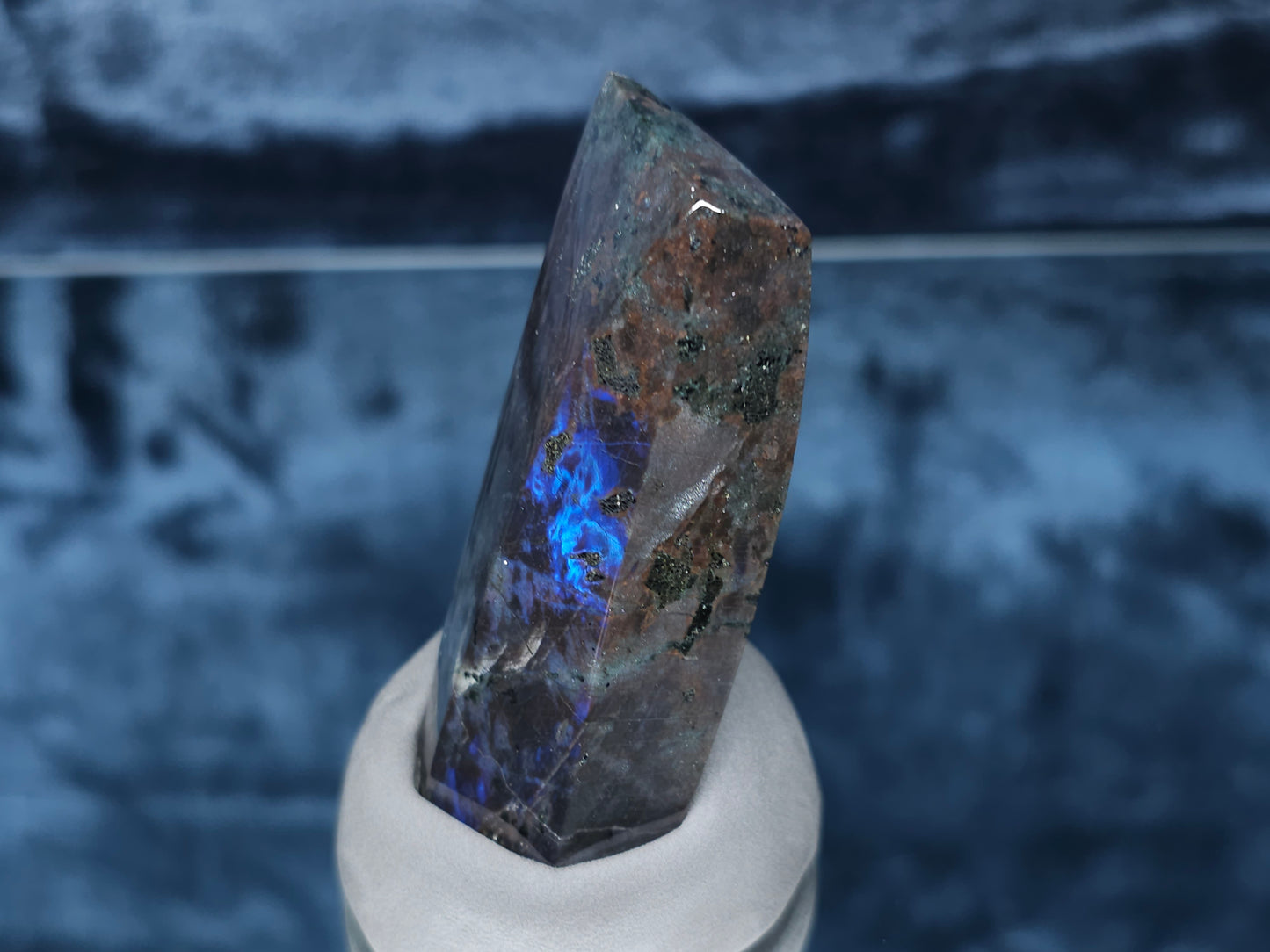 #44004 Labradorite