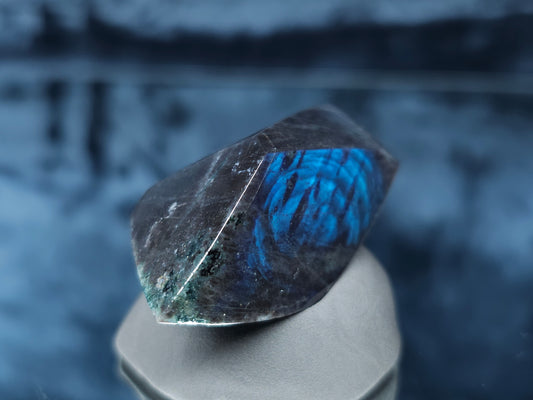 #44006 Labradorite