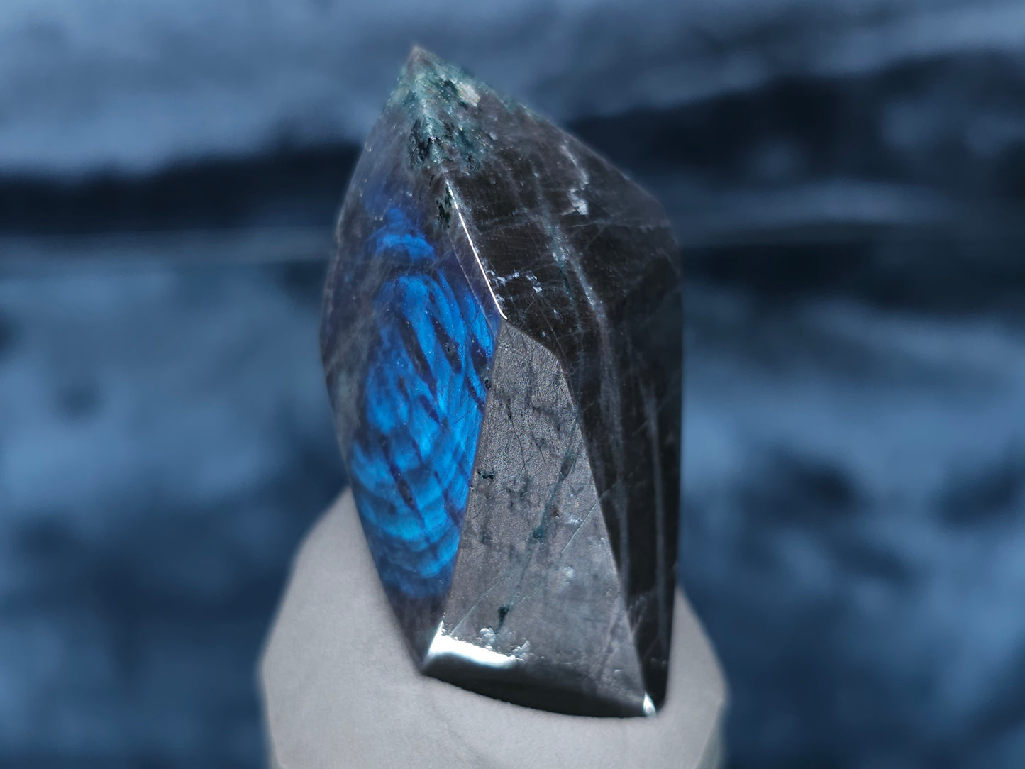 #44006 Labradorite