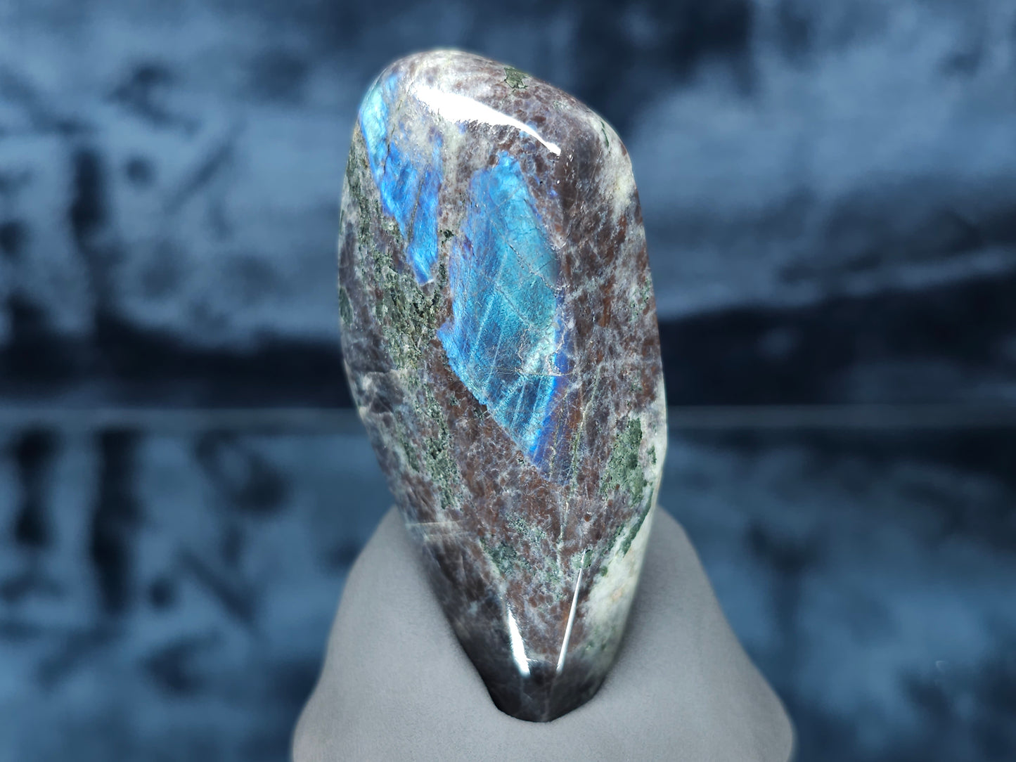 #44007 Labradorite