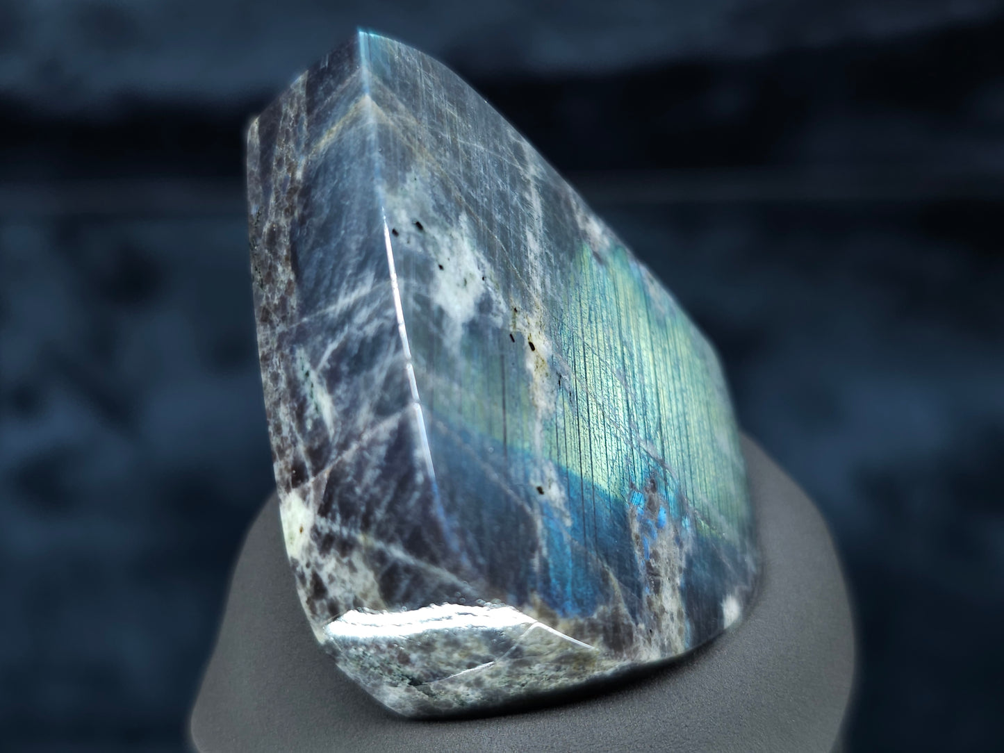 #44009 Labradorite