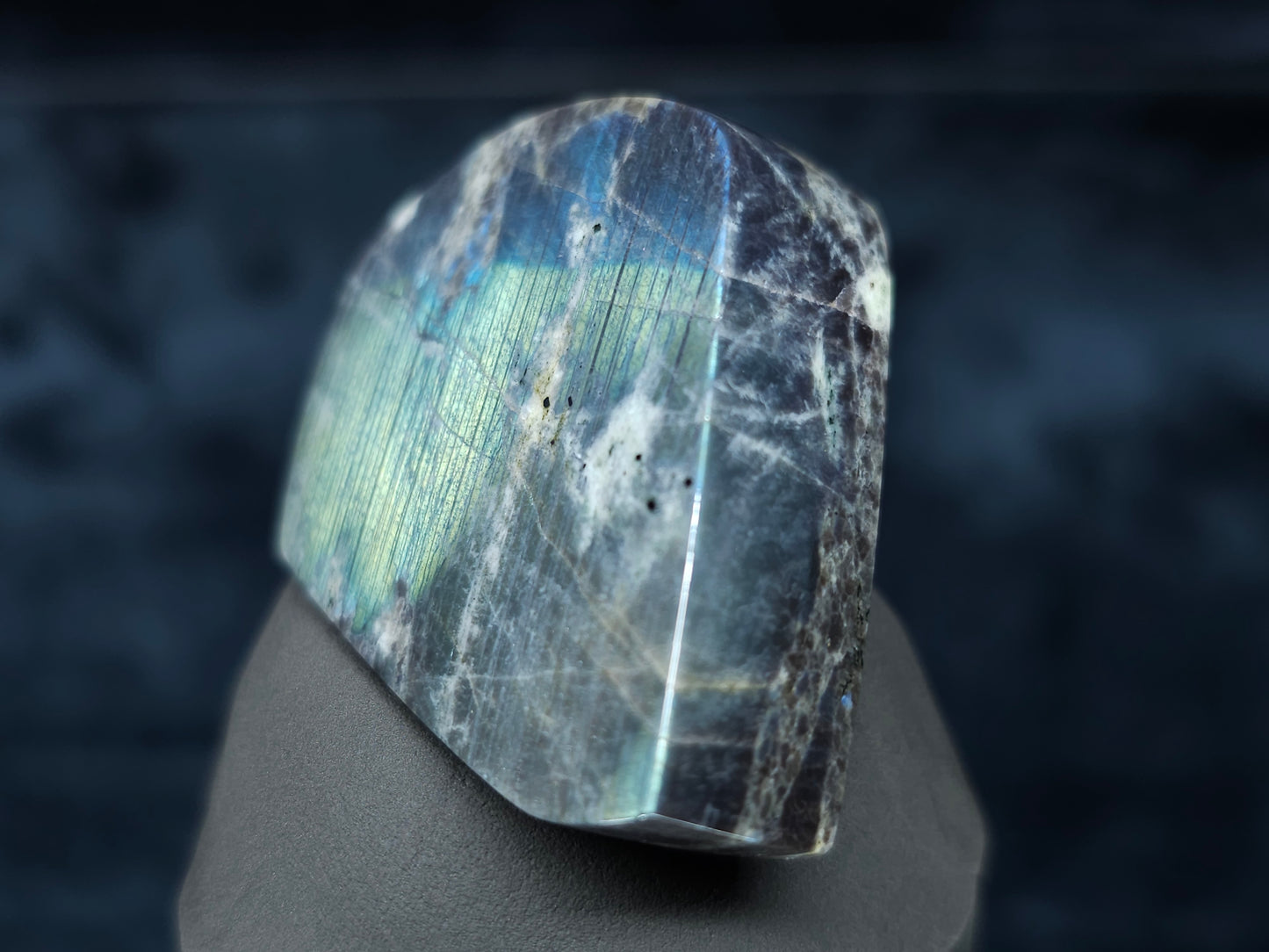 #44009 Labradorite