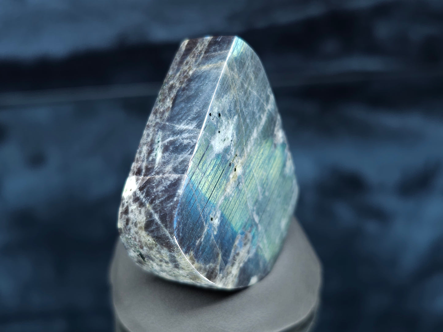 #44009 Labradorite