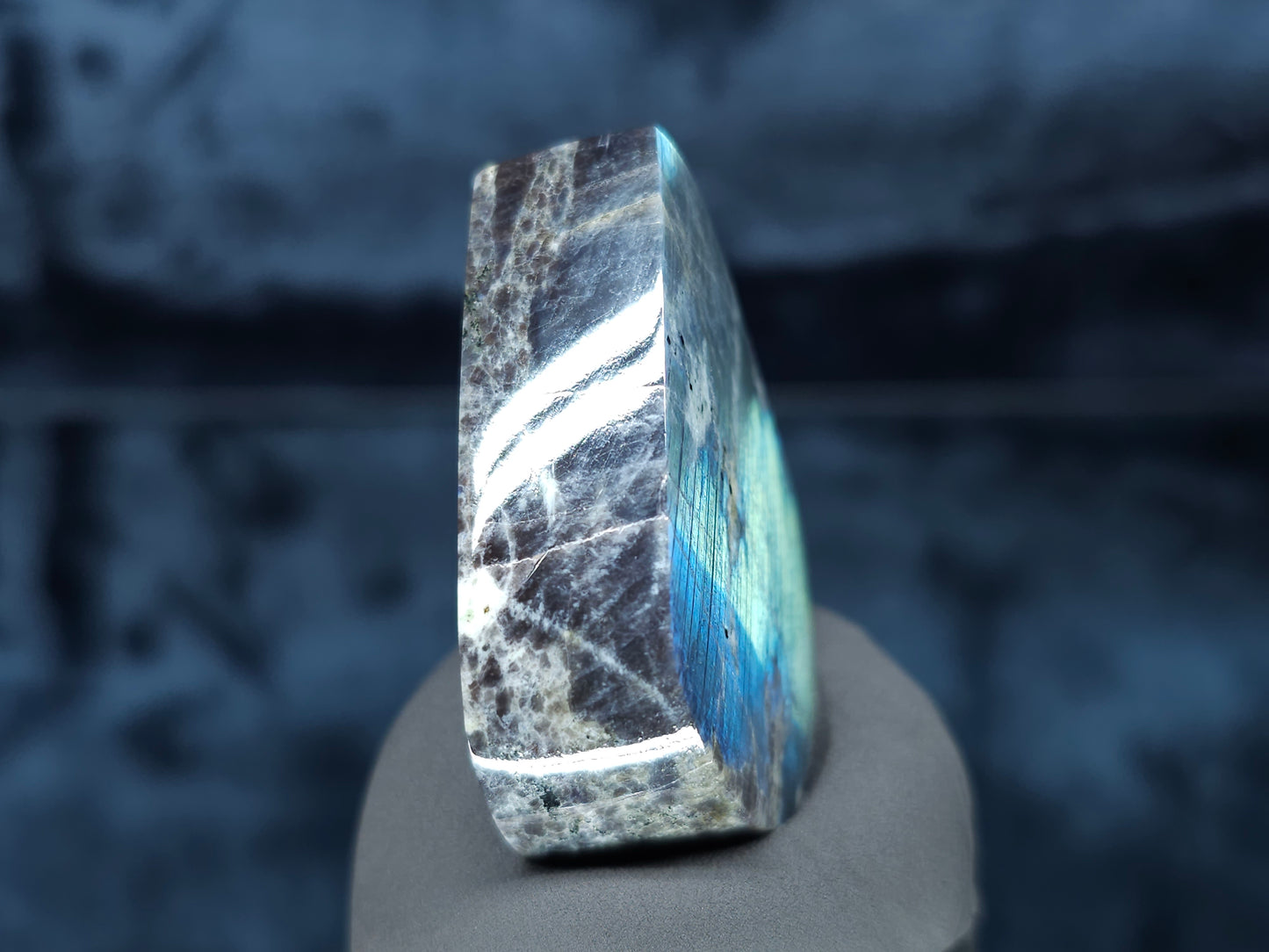 #44009 Labradorite